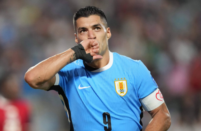 سواريز يفتح الباب للعودة إلى منتخب أوروغواي في مونديال 2026