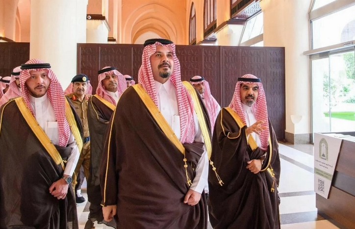 أمير المدينة المنورة يتفقّد ميقات ذي الحليفة ويطّلع على مشروعات تطويره وتأهيله