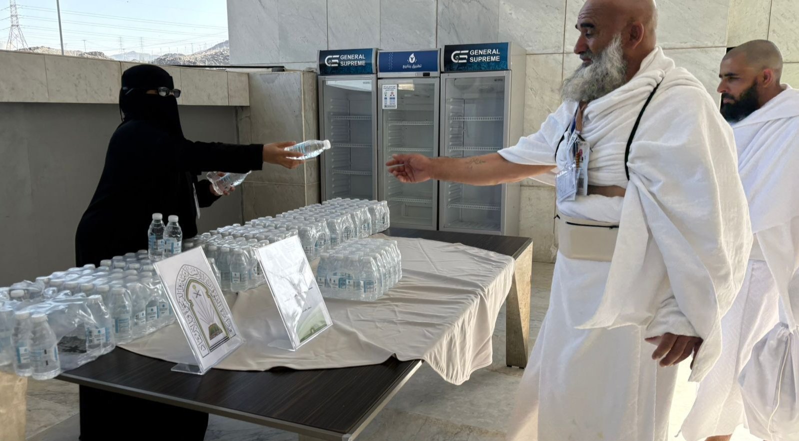 الشؤون الإسلامية بمكة المكرمة تُنفّذ مبادرة “ارتواء” لسقيا الماء بمسجد السيدة عائشة بالتنعيم خدمةً لضيوف الرحمن