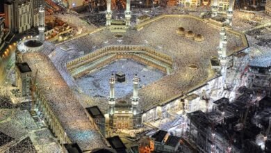 أطياف الحرمين حول العالم».. المصورة سوزان إسكندر توثق الجمال الروحاني بعدسة سعودية في بيت الفن بجدة