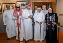 معالي الدكتور عبدالعزيز خوجة يفتتح معرض «أطياف الحرمين الشريفين» للمصورة السعودية سوزان إسكندر بجدة