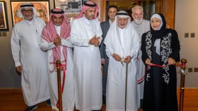 معالي الدكتور عبدالعزيز خوجة يفتتح معرض «أطياف الحرمين الشريفين» للمصورة السعودية سوزان إسكندر بجدة