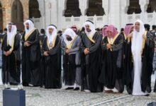 نيابةً عن خادم الحرمين الشريفين.. نائب أمير مكة المكرمة يتشرف بغسل الكعبة المشرفة