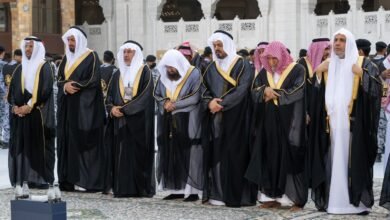 نيابةً عن خادم الحرمين الشريفين.. نائب أمير مكة المكرمة يتشرف بغسل الكعبة المشرفة