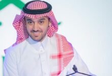 وزير الرياضة يبارك إنجاز العجيان التاريخي بعد تحطيمه الرقم القياسي العالمي للشباب
