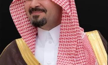 الشاعر المختار يهدي أمير المدينة المنورة الأمير سلمان بن سلطان رائعته الشعرية ( على خطاه )
