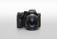 سوني تطلق الإصدار الخامس من كاميرا RX10 V المتكاملة لتصوير الأنشطة اليومية والحياة البرية ومنافسات الرياضة