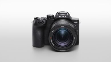 سوني تطلق الإصدار الخامس من كاميرا RX10 V المتكاملة لتصوير الأنشطة اليومية والحياة البرية ومنافسات الرياضة