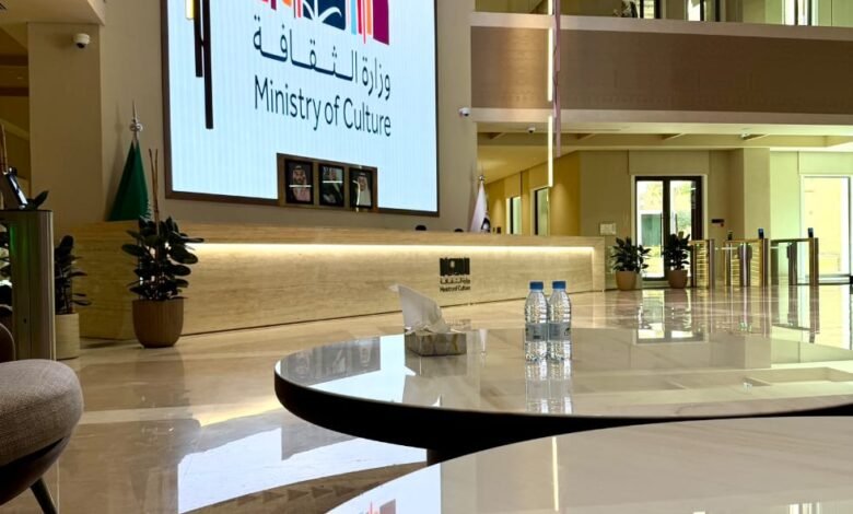 الجمعية السعودية للفنون التشكيلية تبحث سبل تعزيز التعاون مع وزارة الثقافة في مقرها الجديد
