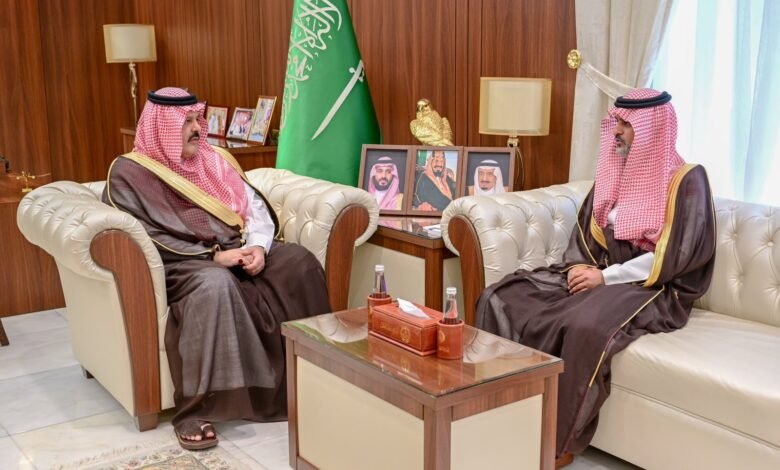 أمير حائل يستقبل مدير عام فرع وزارة الصحة بالمنطقة