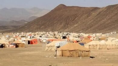 خلاف زوجي يتحول إلى مأساة في اليمن.. قنبلة داخل ملجأ للنازحين تودي بحياة طفلين